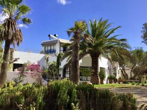 Maison à la campagne, 5 chambres, 5 sdb, piscine et dépendances.