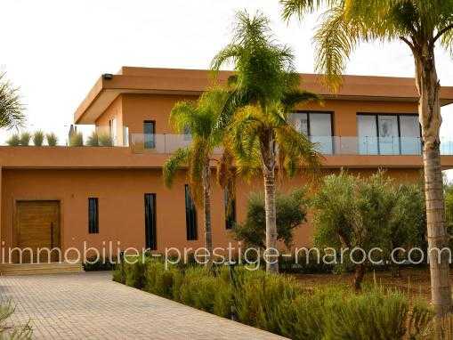 Tres belle villa d'architecte a la campagne.